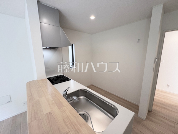 1号棟　キッチン　【南城市佐敷字佐敷】