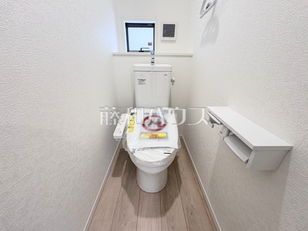 1号棟　トイレ　【南城市佐敷字佐敷】