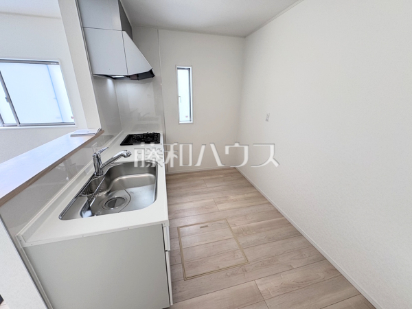 2号棟　キッチン　【南城市佐敷字佐敷】