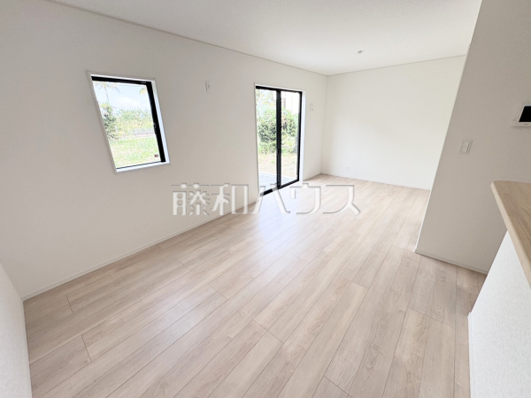 3号棟　リビング　【南城市佐敷字佐敷】