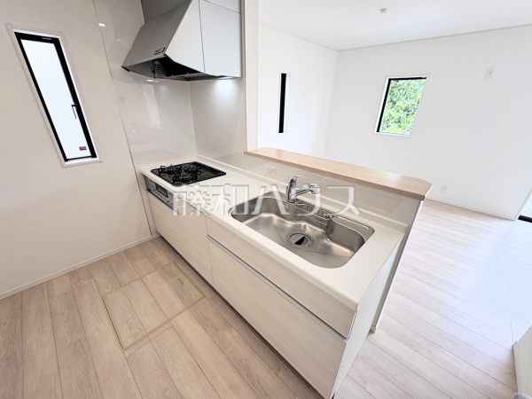 3号棟　キッチン　【南城市佐敷字佐敷】