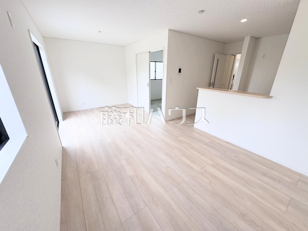 3号棟　リビング　【南城市佐敷字佐敷】