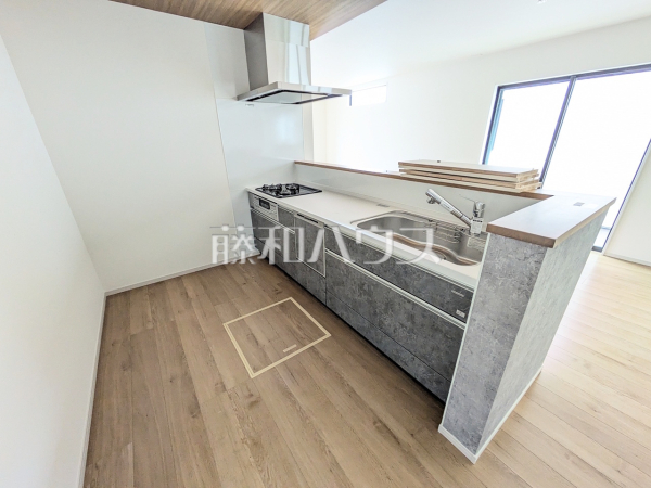 5号棟　キッチン　【福岡市南区西長住２丁目】