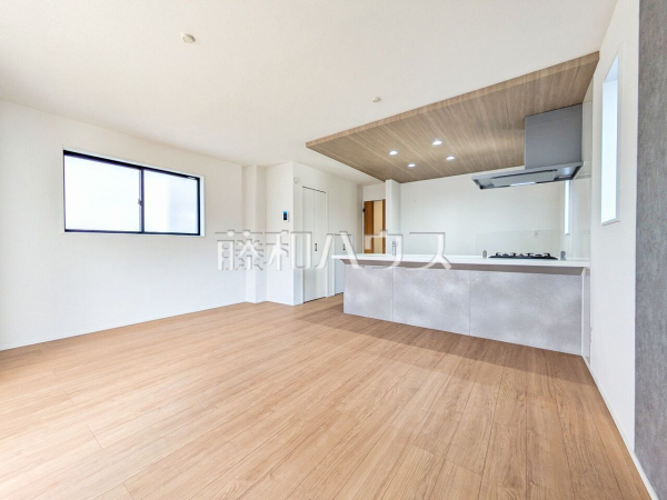 3号棟　リビング　【東久留米市浅間町３丁目】 平日のご案内も可能です。まずはお気軽にお問合せ下さいませ。 