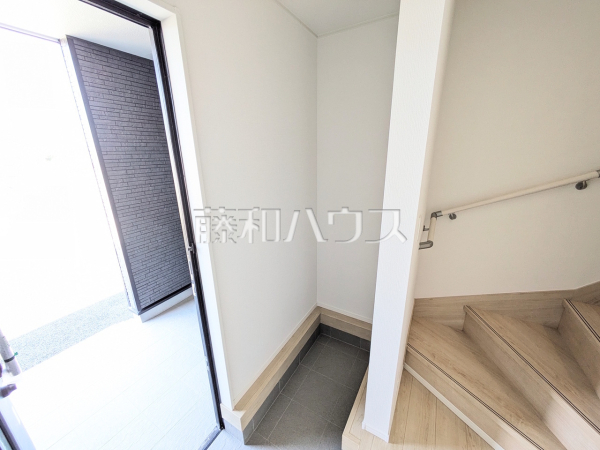 2号棟　玄関　【春日井市如意申町２丁目】