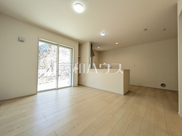 1号棟　リビング　【八王子市寺田町】