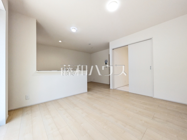 1号棟　リビング　【八王子市寺田町】