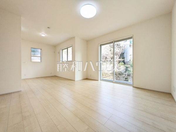 2号棟　リビング　【八王子市寺田町】