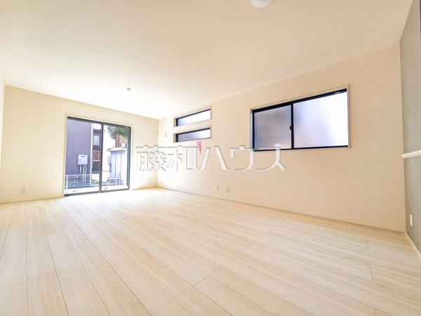 1号棟　リビング　【八王子市中野上町３丁目】