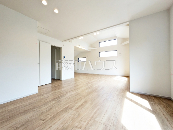 リビング　【西東京市田無町１丁目】