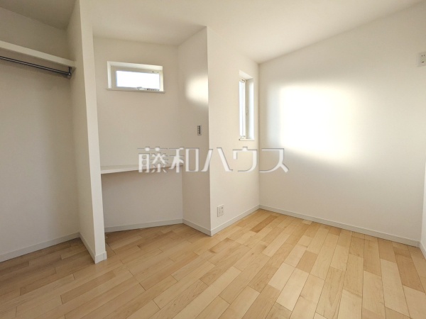 居室　テレワークや読書などの趣味も楽しめる、ワークスペースを設けた居室　【新座市野寺４丁目】