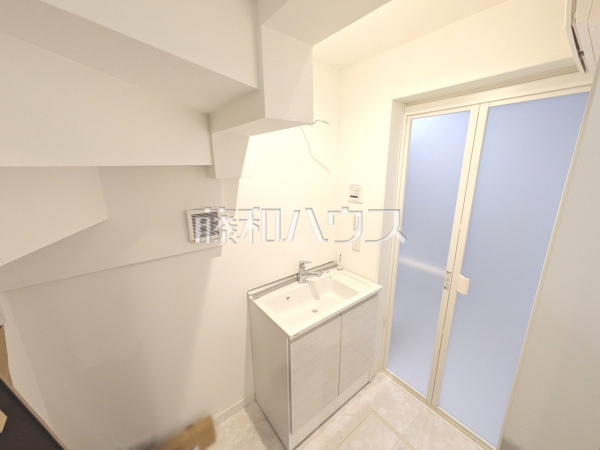 洗面室　洗面化粧台のボウルは汚れにくく、お掃除も楽々できます。　【新座市野寺４丁目】