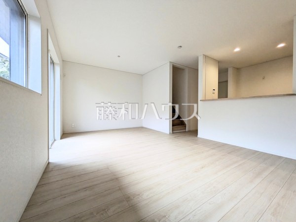 1号棟　リビング　【三鷹市中原４丁目】