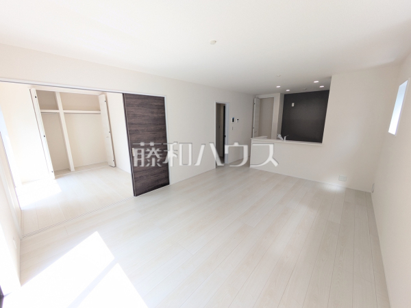 2号棟　リビング　【小牧市小木３丁目】