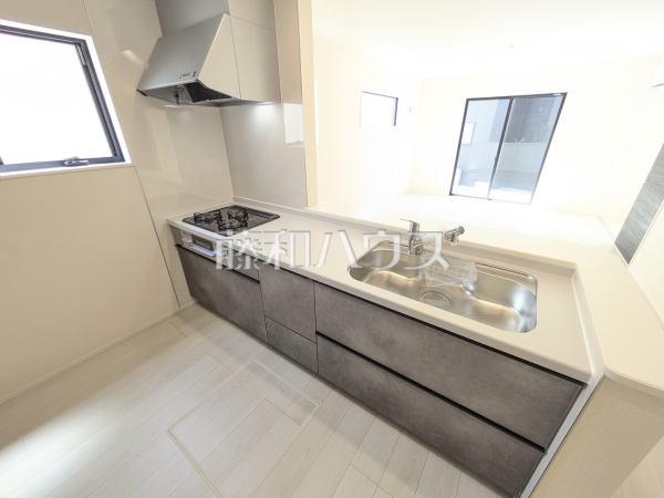 2号棟　キッチン　【小牧市小木３丁目】