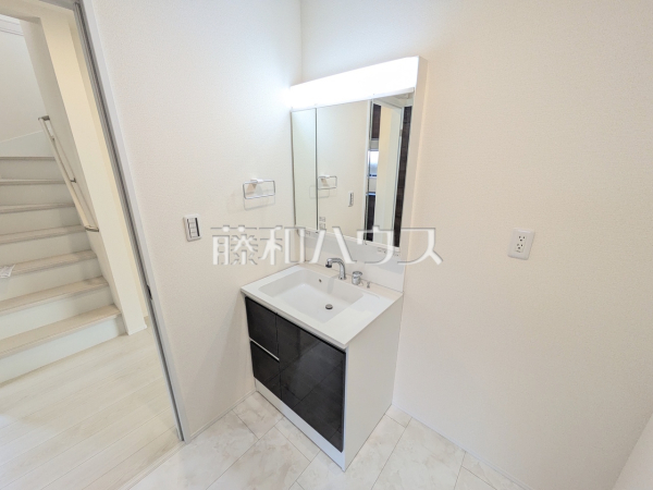 2号棟　洗面室　【小牧市小木３丁目】