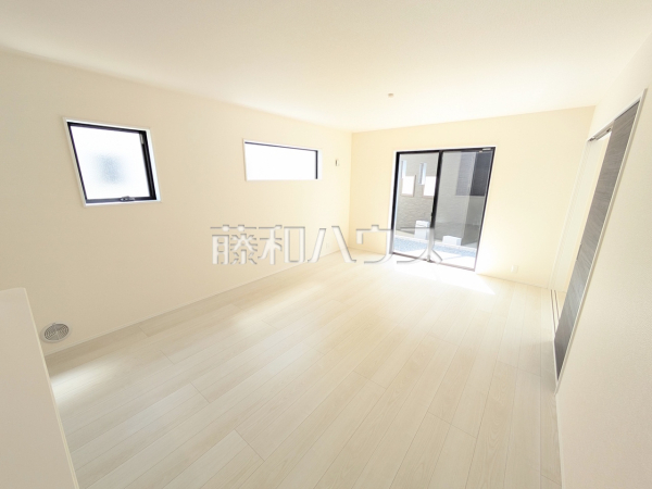 2号棟　リビング　【小牧市小木３丁目】