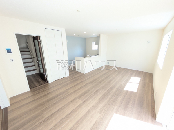 3号棟　リビング　【小牧市小木３丁目】