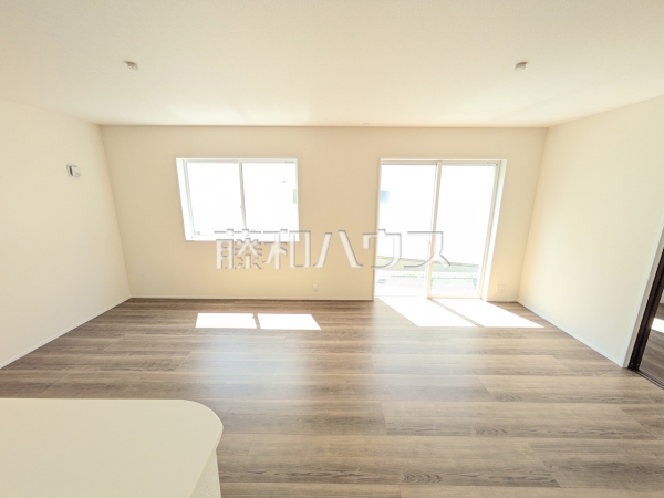 3号棟　リビング　【小牧市小木３丁目】