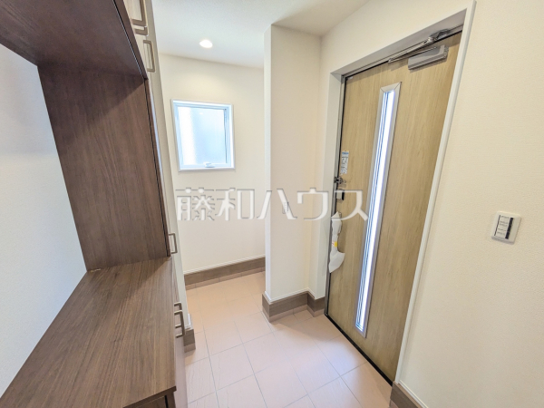 2号棟　玄関　【小牧市小木３丁目】