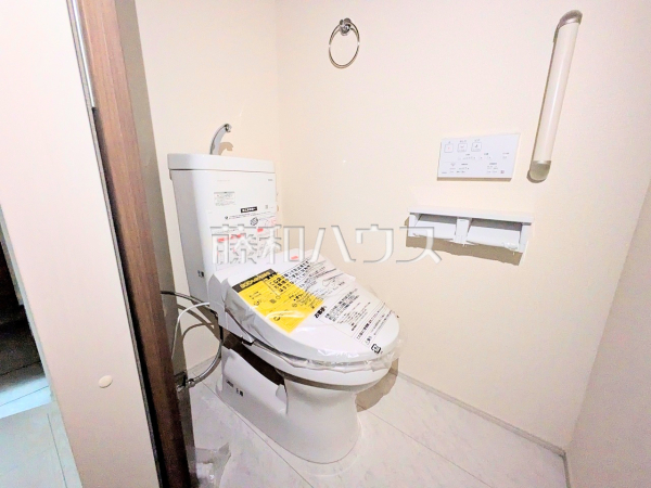 ≪トイレ≫温水洗浄便機能付きトイレで清潔にご使用いただけます。　【府中市分梅町５丁目】