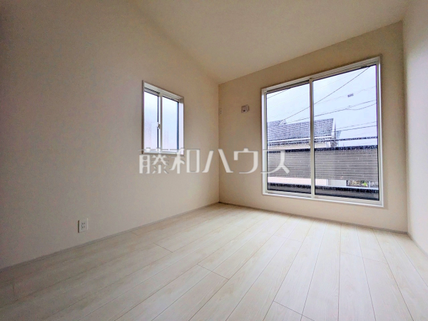 ≪居室≫各部屋に収納も完備されるため、部屋もしっかり片付きそうですね♪　【府中市分梅町５丁目】