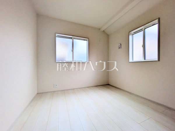 ≪居室≫各居室は2面採光により、明るく開放的な空間となっています。　【府中市分梅町５丁目】