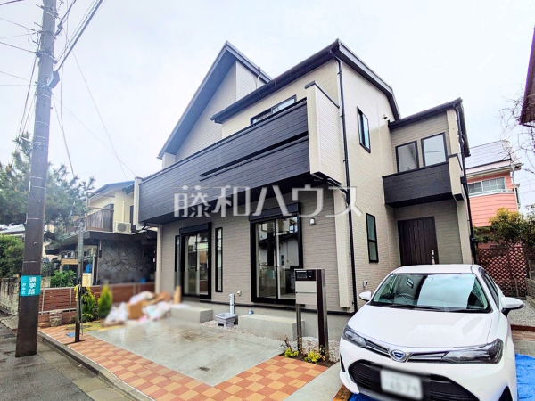 ≪現地外観≫モダンスタイリッシュな外観は永年お住まいになっても飽きの来ないシンプルな印象を与えてくれます。　【府中市分梅町５丁目】