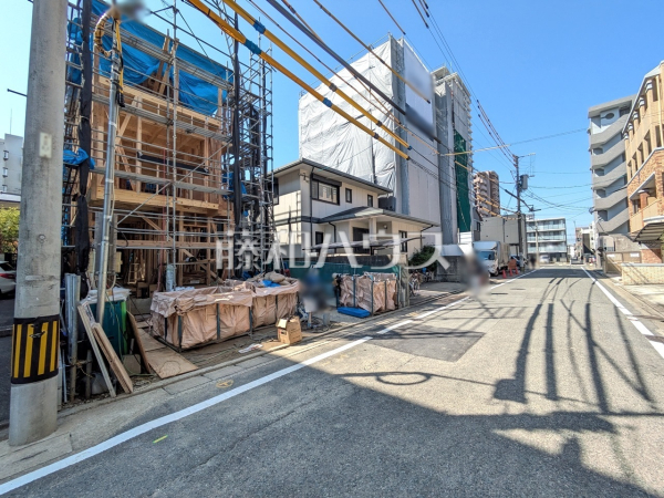 平日のご案内も可能です。お気軽にお問合せ下さいませ。　接道状況および現場風景　【福岡市西区姪の浜１丁目】