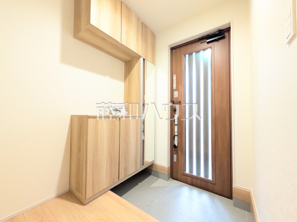 玄関　【練馬区西大泉４丁目】