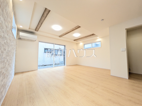 リビング　【練馬区西大泉４丁目】