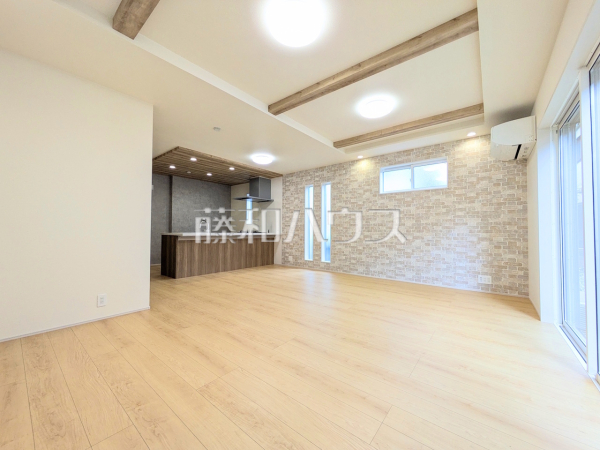 リビング　【練馬区西大泉４丁目】