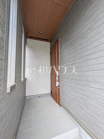 玄関　【練馬区西大泉４丁目】