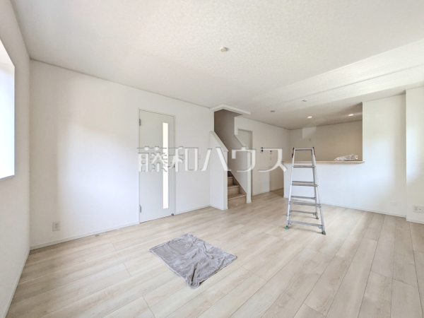 リビング　【小金井市東町５丁目】