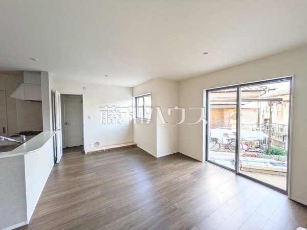 リビング　【糟屋郡粕屋町大字柚須】