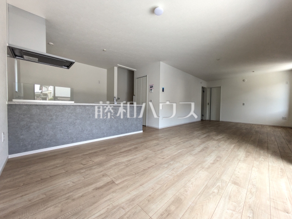 リビング　【八王子市長房町】