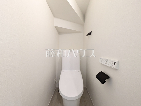 2号棟　トイレ　【日野市多摩平３丁目】各階にトイレがあると、階段の上り下りをせずに済むため就寝時なども便利です。