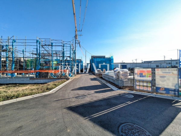 現場風景【八王子市石川町】 見学はしたいけど、なかなか時間が取れない・・・そんな方に出勤前や仕事終わりにマイホームを見学できるサポートをいたします。 