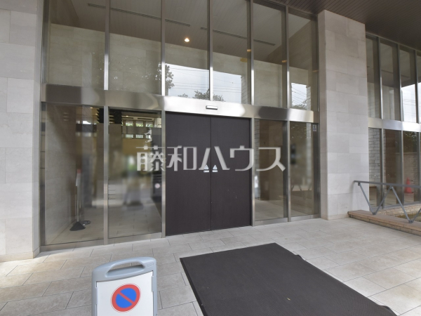 エントランス　 土日祝はもちろん、平日のご案内も可能です。まずはお気軽にお問合せ下さいませ。 【グランジオ武蔵野】
