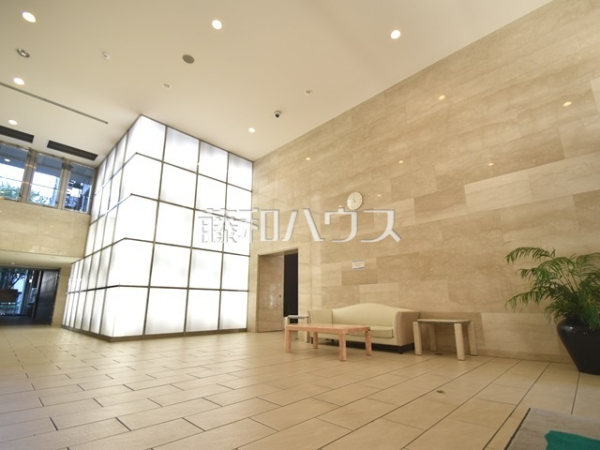 ロビー　 心地良さの中にも洗練を感じさせる、住まう方をやさしく出迎えるロビー 【グランジオ武蔵野】