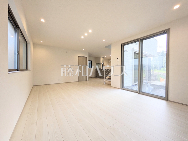 リビング　【東村山市萩山町２丁目】
