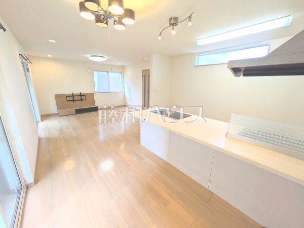 リビング　【西東京市西原町４丁目】