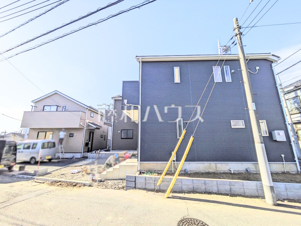 ≪現地外観≫京王線「多磨霊園」駅 徒歩4分！この恵まれたロケーションによる幸福感は、毎朝の通勤時にしっかりと感じられるのではないでしょうか。　【府中市清水が丘３丁目】