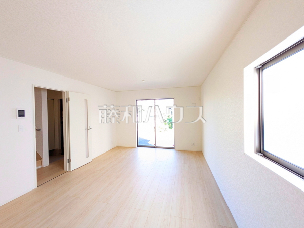 4号棟　リビング　【浦添市牧港4丁目】