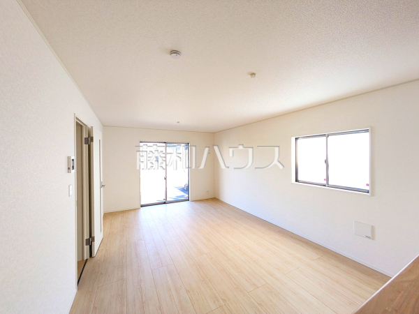 4号棟　リビング　【浦添市牧港4丁目】