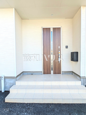 4号棟　玄関　【浦添市牧港4丁目】