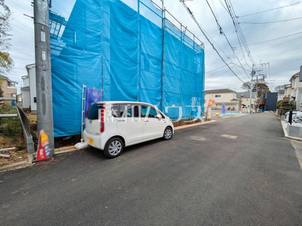 接道状況および現場風景　【西東京市中町１丁目】 ここに住む方を想像して、着々と建築しております！ 
