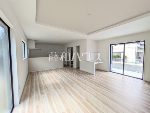 リビング　【福岡市東区三苫２丁目】