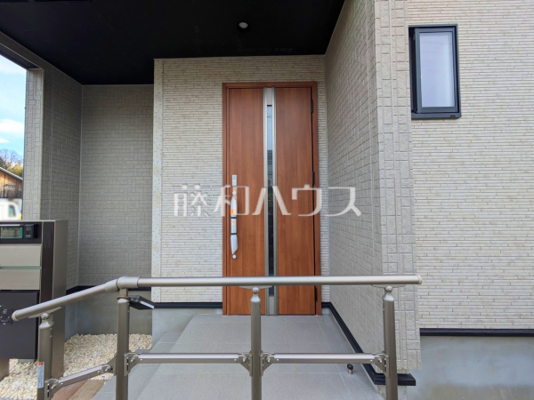 玄関　【東村山市多摩湖町２丁目】
