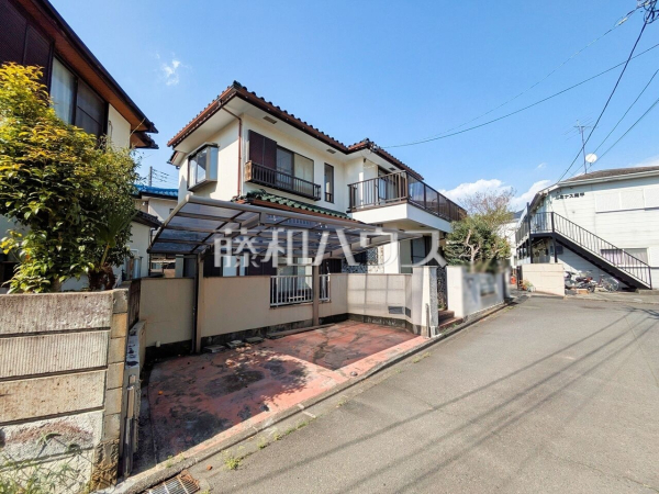 接道状況および現場風景　【日野市南平２丁目】南側が開けているため、日差しもサンサンと降り注ぎます